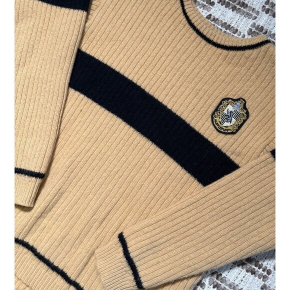 Harry Potter Hufflepuff Quidditch Wool Sweater Womens XL Patch Wizarding World - Picture 9 of 10